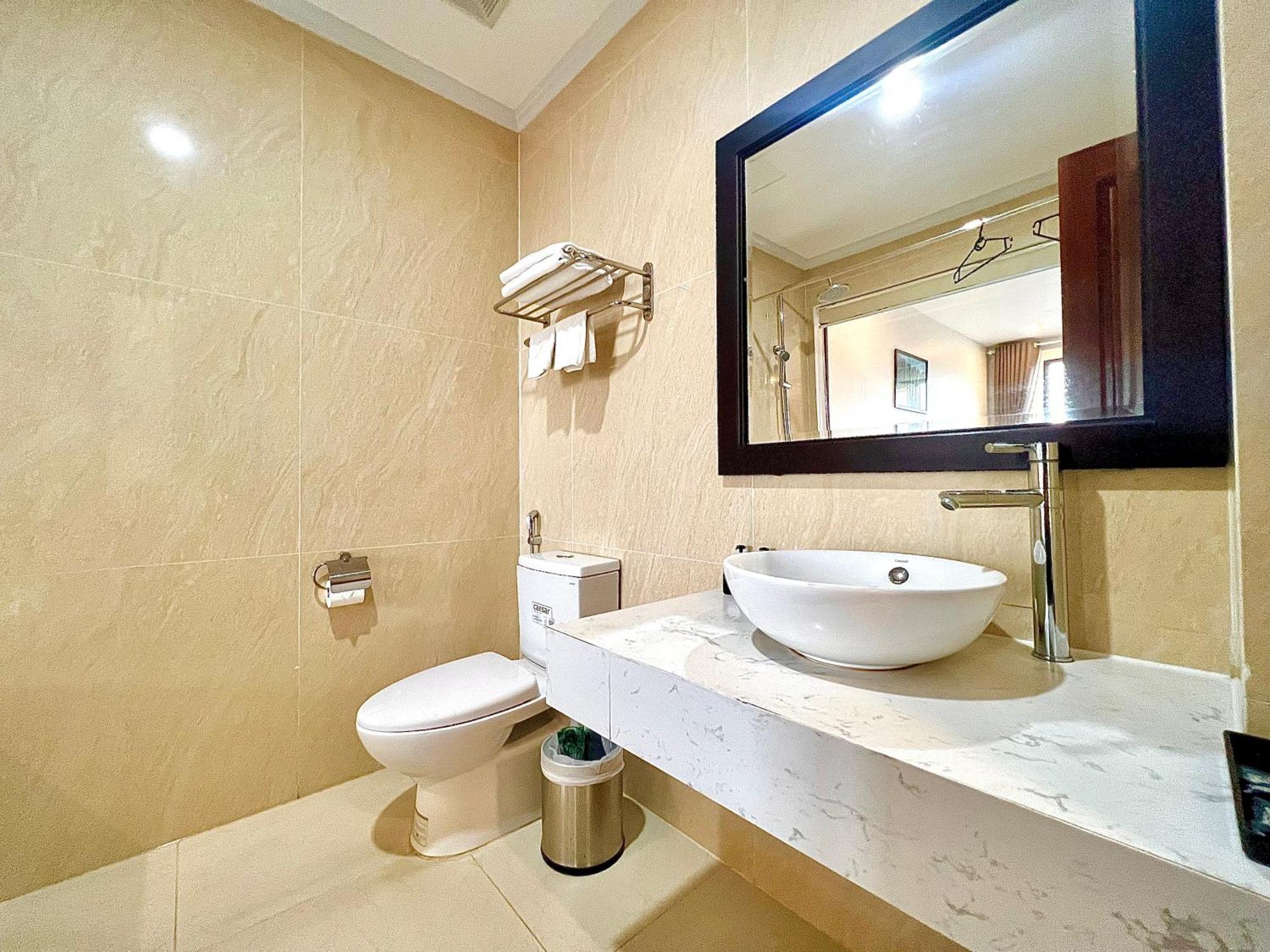 Paragon Noi Bai Hotel & Pool Hanoi Exterior foto